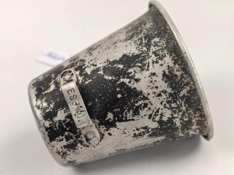 Becher für eine Feldflasche der Wehrmacht, Hersteller ESB40