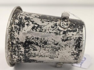 Becher für eine Feldflasche der Wehrmacht, Hersteller ESB40