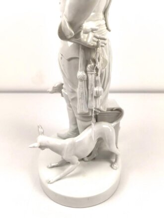 Friedrich der Große "Der alte Fritz" , Porzellanfigur hergestellt um die Jahrhundertwende von Aelteste Volkstedter Porzellanmanufaktur. Unbeschädigtes Stück, der Stock aus Holz fehlt. Gesamthöhe etwa 46cm