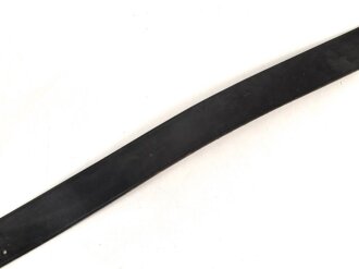 Zweidornkoppel für Offiziere von Parteiverbänden. Schwarzes Leder, Höhe 44mm, Gesamtlänge 112cm, RZM markiertes Schloss, Reste eines RZM Papieretikett