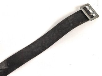 Zweidornkoppel für Offiziere des Heeres. Dunkelbraunes Leder, Höhe 45mm, Gesamtlänge 105cm. Könnte auch aus der Nachkriegszeit sein