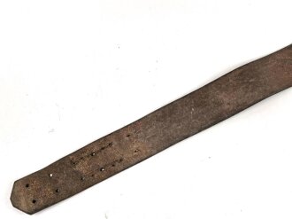 Zweidornkoppel für Offiziere des Heeres. Dunkelbraunes Leder, Höhe 45mm, Gesamtlänge 105cm. Könnte auch aus der Nachkriegszeit sein