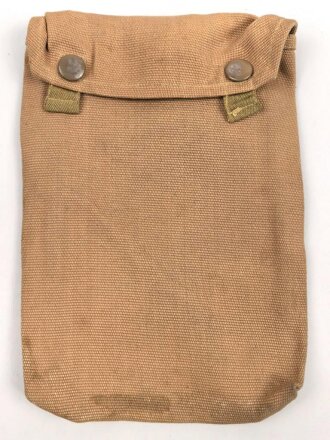 Tasche für die Gasplane der Wehrmacht. Die Druckknöpfe mit Kleberesten, sonst sehr guter Zustand
