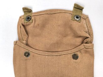 Tasche für die Gasplane der Wehrmacht. Die Druckknöpfe mit Kleberesten, sonst sehr guter Zustand