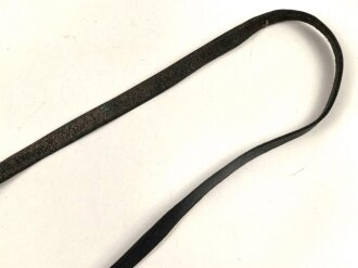 Trageriemen für ein Fernglas. Schwarzes Leder,...