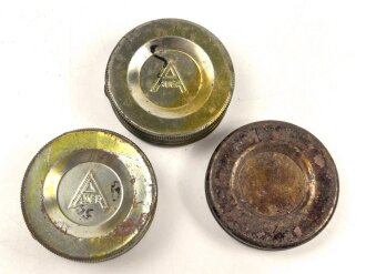 Drei Schraubkappen für Gasmaskenfilter