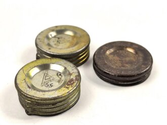 Drei Schraubkappen für Gasmaskenfilter