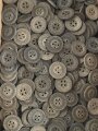Knopf aus grauer Preßpappe Wehrmacht. Durchmesser 18mm, sie erhalten ein ( 1 ) Stück