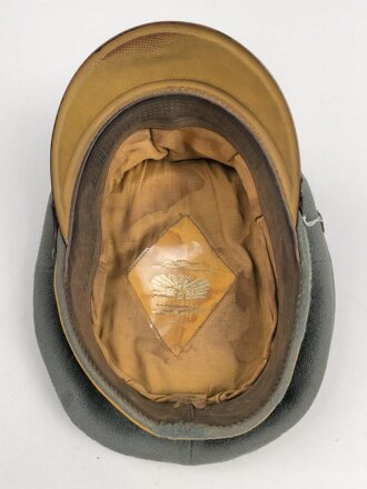 Heer, Schirmmütze für Mannschaften der Kavallerie. Kopfgrösse 57. Getragenes Stück, etliche Mottenaufrauhungen, sonst in gutem Gesamtzustand