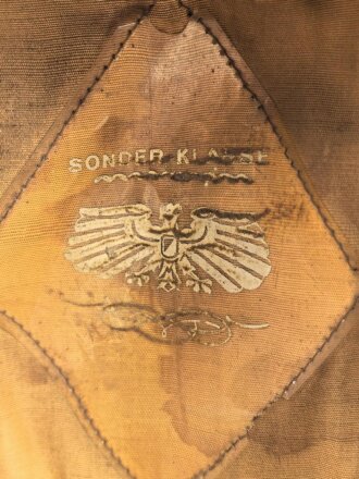 Heer, Schirmmütze für Mannschaften der Kavallerie. Kopfgrösse 57. Getragenes Stück, etliche Mottenaufrauhungen, sonst in gutem Gesamtzustand