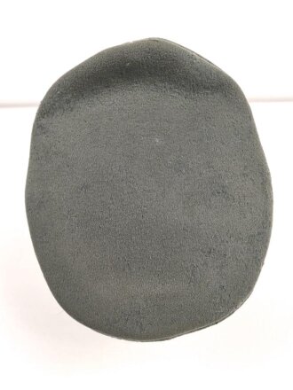 Heer, Schirmmütze für Mannschaften der Kavallerie. Kopfgrösse 57. Getragenes Stück, etliche Mottenaufrauhungen, sonst in gutem Gesamtzustand