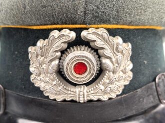 Heer, Schirmmütze für Mannschaften der Kavallerie. Kopfgrösse 57. Getragenes Stück, etliche Mottenaufrauhungen, sonst in gutem Gesamtzustand