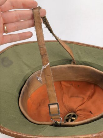 Tropenhelm Wehrmacht, oben leicht eingedrückt, Kopfgrösse 56