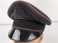 Luftwaffe, Schirmmütze für Mannschaften der Nachrichtentruppe. Getragenes Stück, der Mützenkörper etwas deformiert. Kopfgrösse 55
