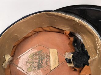 Feuerwehr III.Reich, Schirmmütze für Mannschaften. Die Biese leicht mottig, Schirm seitlich lose, Mützenkörper vorne defekt. Kopfgrösse 57