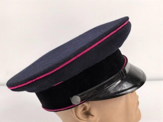Feuerwehr III.Reich, Schirmmütze für Mannschaften. Die Biese leicht mottig, Schirm seitlich lose, Mützenkörper vorne defekt. Kopfgrösse 57