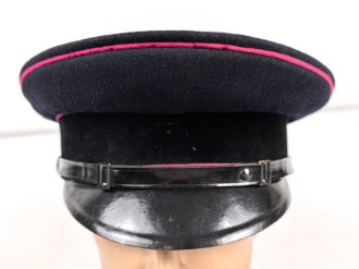 Feuerwehr III.Reich, Schirmmütze für Mannschaften. Die Biese leicht mottig, Schirm seitlich lose, Mützenkörper vorne defekt. Kopfgrösse 57