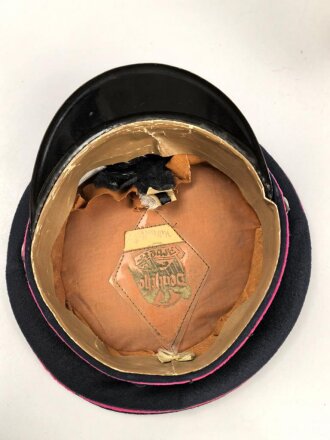 Feuerwehr III.Reich, Schirmmütze für Mannschaften. Die Biese leicht mottig, Schirm seitlich lose, Mützenkörper vorne defekt. Kopfgrösse 57