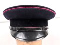 Feuerwehr III.Reich, Schirmmütze für Mannschaften. Die Biese leicht mottig, Schirm seitlich lose, Mützenkörper vorne defekt. Kopfgrösse 57