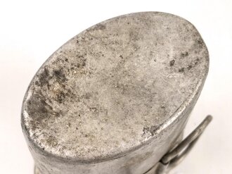 Trinkbecher aus Leichtmetall , Eigentumstück in gutem Zustand, ungereinigt