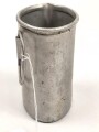 Trinkbecher aus Leichtmetall , Eigentumstück in gutem Zustand, ungereinigt