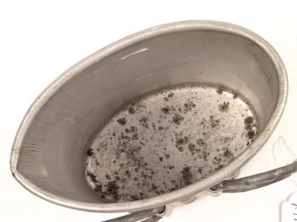 Trinkbecher aus Leichtmetall , Eigentumstück in...