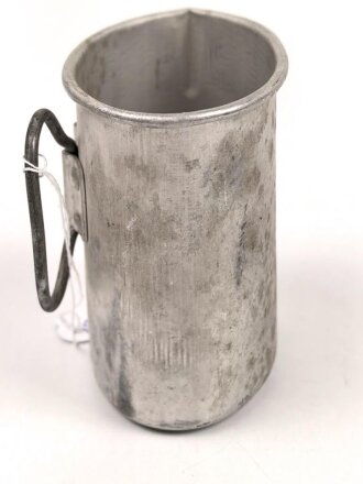 Trinkbecher aus Leichtmetall , Eigentumstück in gutem Zustand, ungereinigt