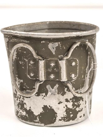 Trinkbecher aus Leichtmetall , Originallack, GNL 38, ungereinigt