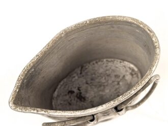 Trinkbecher aus Leichtmetall , Originallack, GNL 38, ungereinigt