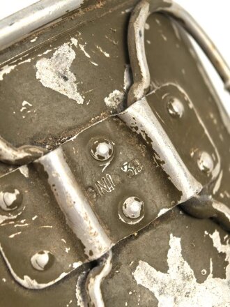 Trinkbecher aus Leichtmetall , Originallack, GNL 38, ungereinigt