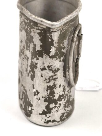 Trinkbecher aus Leichtmetall , Originallack, GNL 38, ungereinigt