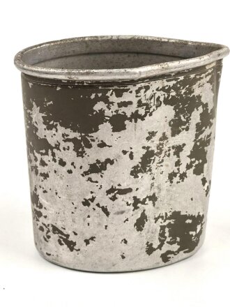 Trinkbecher aus Leichtmetall , Originallack, GNL 38, ungereinigt