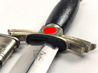 Fliegerdolch für Angehörige des Deutschen Luftsport Verband DLV. Die Klinge von SMF Solingen. Die Belederung Original, die Hakenkreuze vollständig emailliert.  Attraktives Stück