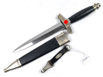 Fliegerdolch für Angehörige des Deutschen Luftsport Verband DLV. Die Klinge von SMF Solingen. Die Belederung Original, die Hakenkreuze vollständig emailliert.  Attraktives Stück