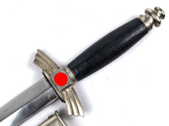 Fliegerdolch für Angehörige des Deutschen Luftsport Verband DLV. Die Klinge von SMF Solingen. Die Belederung Original, die Hakenkreuze vollständig emailliert.  Attraktives Stück