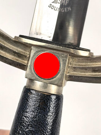Fliegerdolch für Angehörige des Deutschen Luftsport Verband DLV. Die Klinge von SMF Solingen. Die Belederung Original, die Hakenkreuze vollständig emailliert.  Attraktives Stück