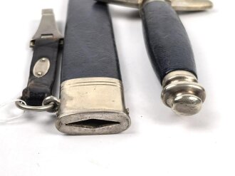 Fliegerdolch für Angehörige des Deutschen Luftsport Verband DLV. Die Klinge von SMF Solingen. Die Belederung Original, die Hakenkreuze vollständig emailliert.  Attraktives Stück