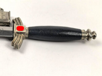 Fliegerdolch für Angehörige des Deutschen Luftsport Verband DLV. Die Klinge von SMF Solingen. Die Belederung Original, die Hakenkreuze vollständig emailliert.  Attraktives Stück