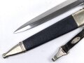 Fliegerdolch für Angehörige des Deutschen Luftsport Verband DLV. Die Klinge von SMF Solingen. Die Belederung Original, die Hakenkreuze vollständig emailliert.  Attraktives Stück