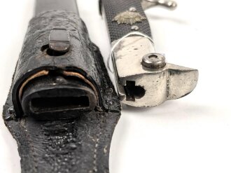 Preussen vor 1. Weltkrieg, Kurzes Seitengewehr KS98 eines Angehörigen der Garde. Aufpflanzbares Stück von Eickhorn Solingen, der Gardetsren wackelt minimal. Im Lacklederkoppelschuh.