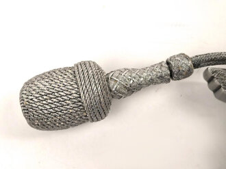 Dolch für Offiziere der Luftwaffe. Saubere Klinge von Weyersberg Solingen mit Luftwaffenabnahme. Die Hakenkreuze am Griffende vergoldet.  Attraktives Stück in sehr gutem Gesamtzustand