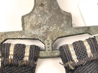 Dolch für Offiziere der Luftwaffe. Saubere Klinge von Weyersberg Solingen mit Luftwaffenabnahme. Die Hakenkreuze am Griffende vergoldet.  Attraktives Stück in sehr gutem Gesamtzustand