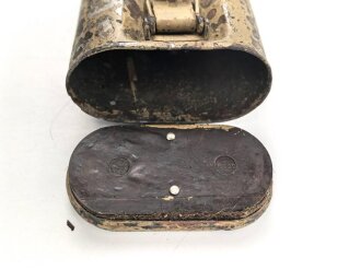 Doppellaufbehälter MG34 der Wehrmacht. Originallack, vermutlich Wasserfund, diverse kleiner Löcher