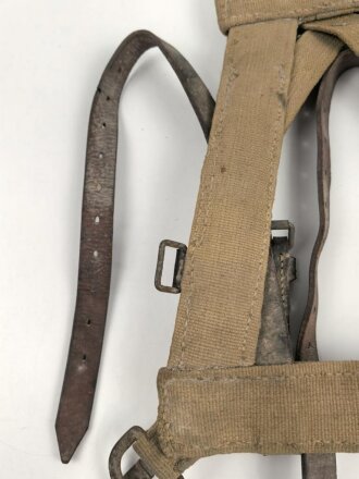 A-Rahmen Wehrmacht. Ungereinigtes Stück in gutem Gesamtzustand, Leder weich