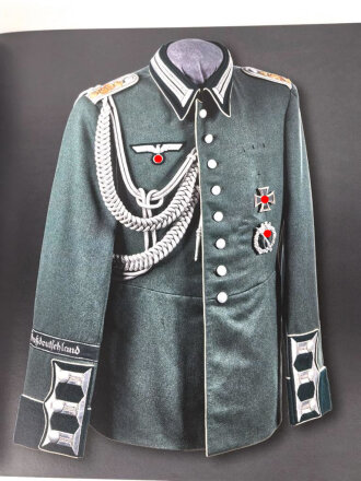 "Hermann Historica 106. Auktion am 8. November 2025" - A US Lifttime Headgear Collection and other Imperial and WWII Collectibles, DIN A5