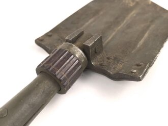 Klappspaten Wehrmacht, von der norwegischen Armee überlackiertes Stück, daher keine Stempelung erkennbar