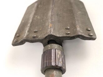 Klappspaten Wehrmacht, von der norwegischen Armee überlackiertes Stück, daher keine Stempelung erkennbar