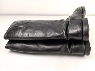 Paar Stiefel für Offiziere der Wehrmacht. getragenes Paar, ungereinigt, Sohlenlänge 31cm