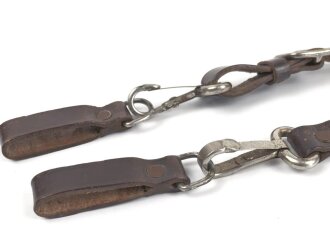 Querriemen für die Uniform, braunes Leder.   Mit den zugehörigen Aufschiebeschlaufen. Gesamtlänge mit Schlaufen 116cm