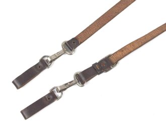 Querriemen für die Uniform, braunes Leder.   Mit den zugehörigen Aufschiebeschlaufen. Gesamtlänge mit Schlaufen 116cm